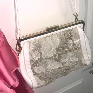 Vintage purse style with lace details